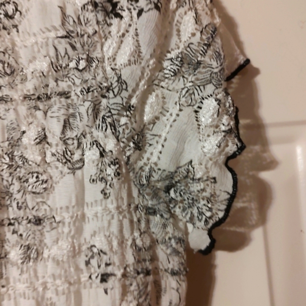 🖤🤍🖤 Romantic Black & White Sheer Floral Lace & Satin Top - L - Picture 6 of 11